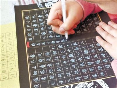 驚艷！9歲小女娃手寫(xiě)“印刷體”字帖