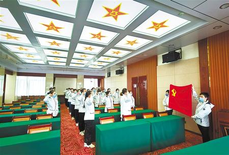一次難得的黨課——甘肅第二、第三批援鄂醫(yī)療隊(duì)預(yù)備黨員宣誓儀式側(cè)記
