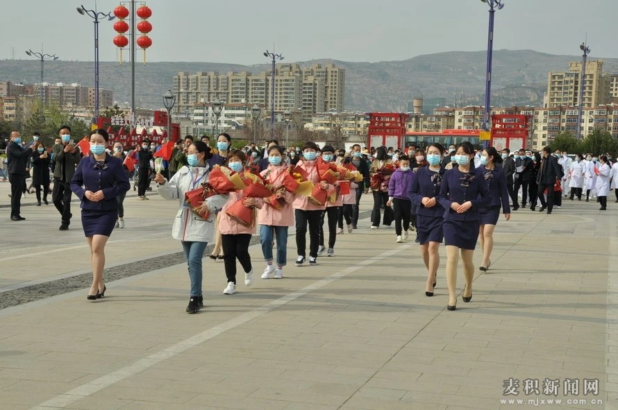不辱使命 英雄凱旋！麥積區(qū)馳援武漢5名醫(yī)務(wù)人員回家了