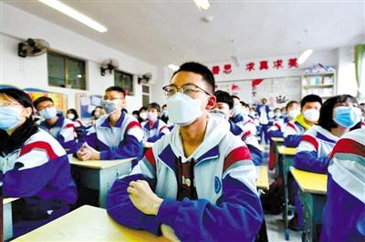 甘肅省初三和高一、高二年級學(xué)生昨日開學(xué) 青春校園又聞瑯瑯讀書聲