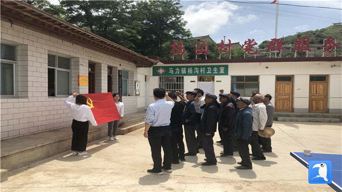 6月29日，天水市武山縣紀委監(jiān)委組織黨員干部在馬力鎮(zhèn)楊溝村重溫入黨誓詞。_副本.jpg