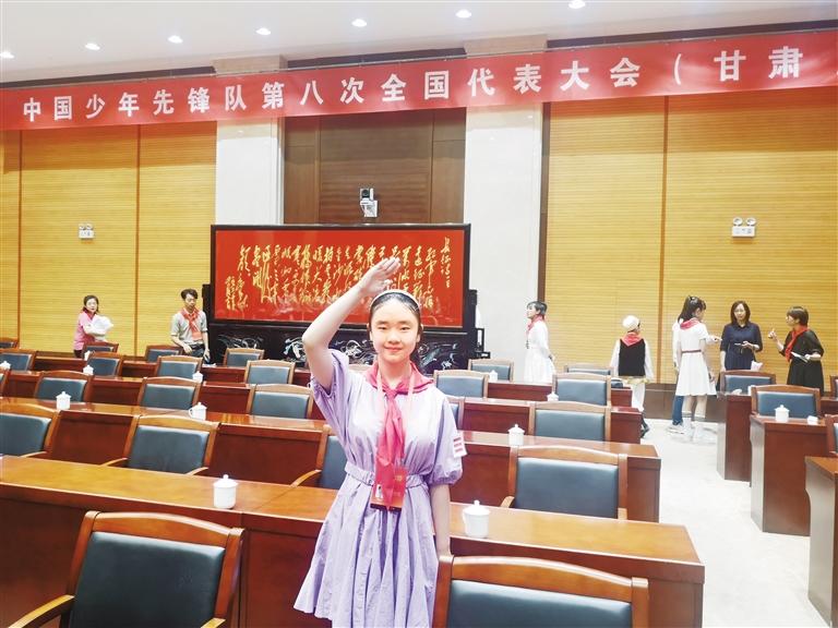 代表蘭州少先隊(duì)員參加全國少代會——這個(gè)小姑娘，攢勁！