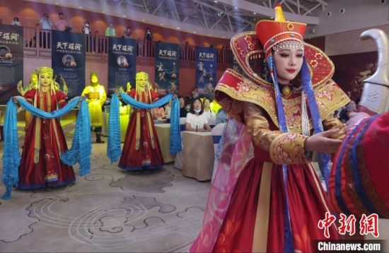 圖為中國首部邊塞史詩劇《天下雄關(guān)》首演發(fā)布會現(xiàn)場。　崔琳 攝