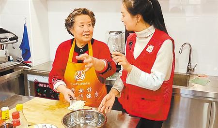 居家養(yǎng)老托起幸?！跋﹃柤t”——甘肅建設多元養(yǎng)老服務體系讓老年人安度晚年