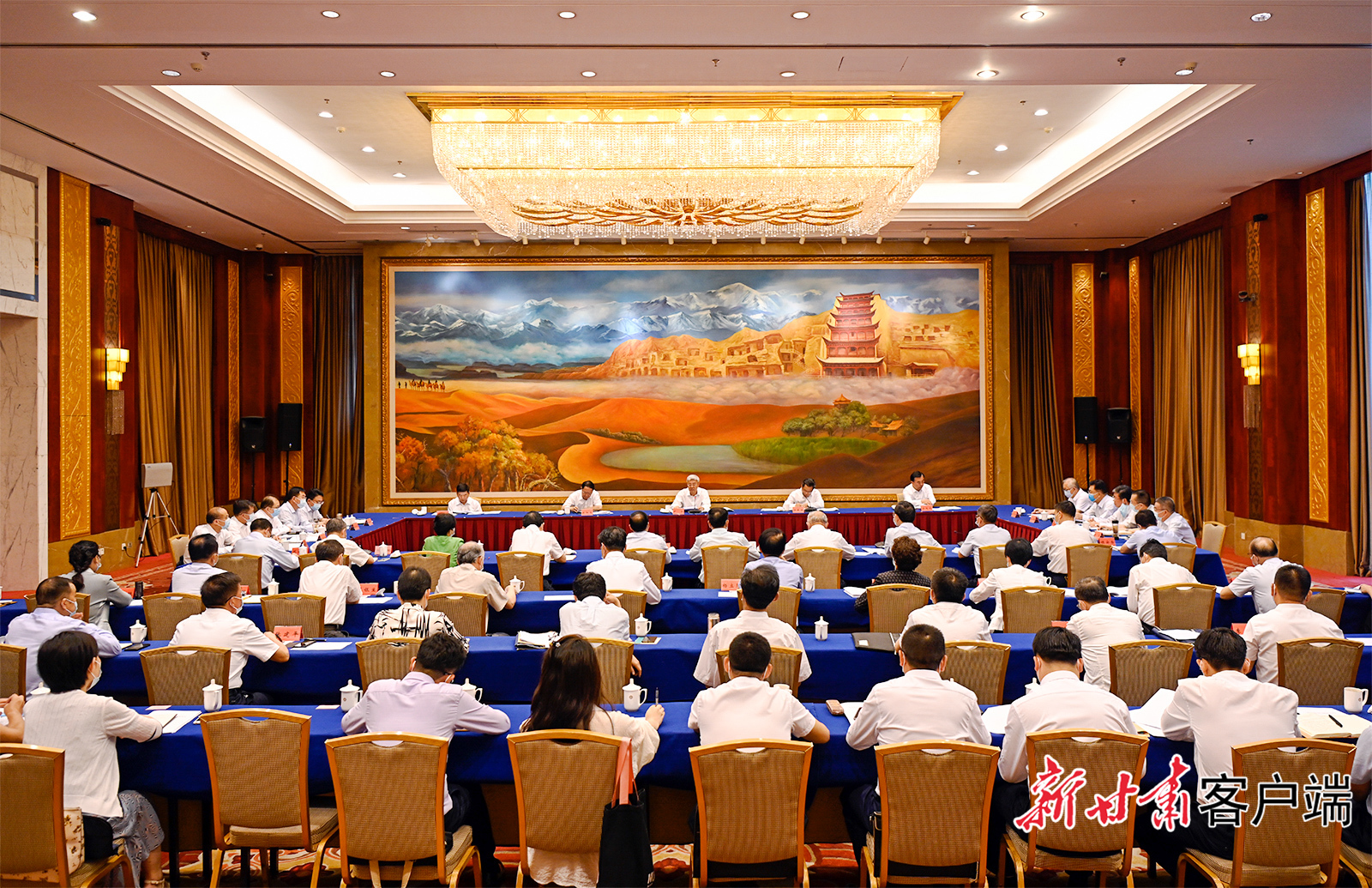 中共甘肅省委召開全省上半年經(jīng)濟(jì)工作專題協(xié)商座談會