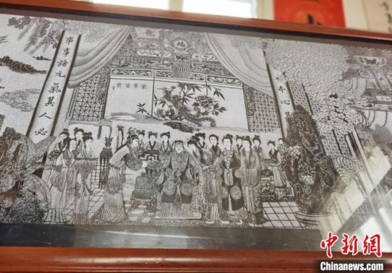 圖為陶世清的影雕作品?！钅?攝