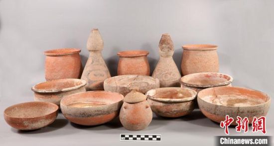 圖為圪垯川遺址出土的器物組合。(資料圖) 甘肅省文物局供圖