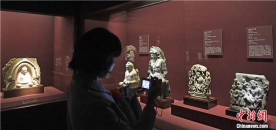 2018年8月，《平山郁夫的絲路世界——平山郁夫絲綢之路美術館文物展》在甘肅敦煌莫高窟開展。中新社記者 楊艷敏 攝
