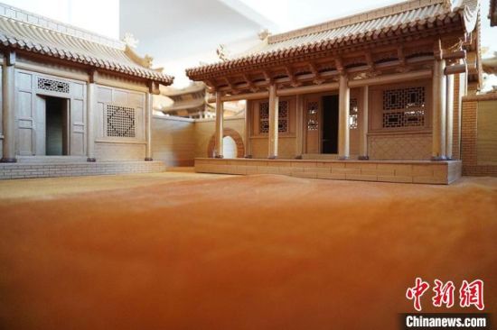 圖為微縮建筑蘭州四合院內(nèi)部結(jié)構(gòu)?！【琶赖┰?　攝