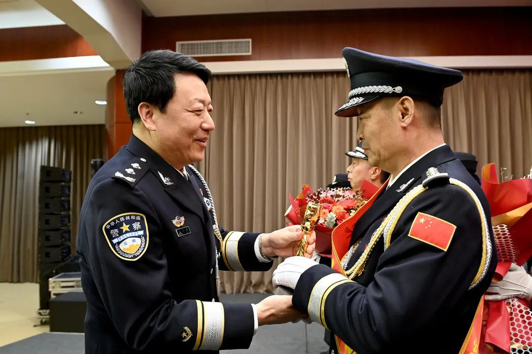 蘭州公安舉行“奮進(jìn)·2021”記功獎勵(lì)暨榮譽(yù)儀式