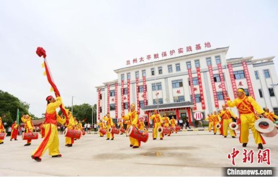 2021年6月30日，蘭州太平鼓教育保護實踐基地啟動儀式在蘭州新區(qū)舉行。(資料圖) 高展 攝