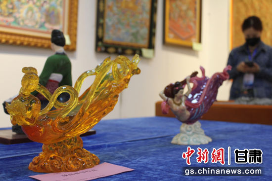 圖為敦煌飛天造型的作品。徐雪 攝