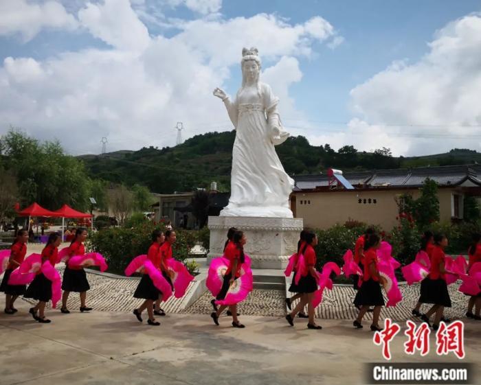 甘肅省西和縣乞巧節(jié)活動(dòng)。殷春永 攝