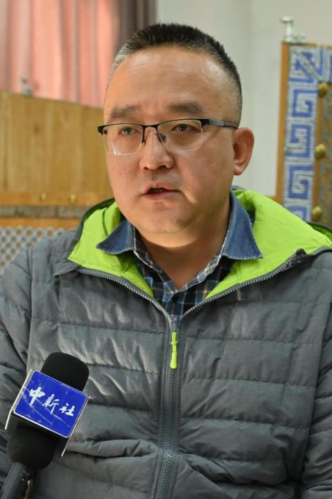 謝焱，甘肅省文物考古研究所副研究館員、考古研究二部主任、田野考古項(xiàng)目負(fù)責(zé)人。主持參與了張家川馬家塬戰(zhàn)國(guó)西戎墓地、臨潭磨溝齊家文化墓地等20多項(xiàng)考古調(diào)查、發(fā)掘工作，曾獲得中國(guó)國(guó)家文物局田野考古二、三等獎(jiǎng)，“十二五”文物保護(hù)科學(xué)和技術(shù)創(chuàng)新二等獎(jiǎng)等榮譽(yù)。