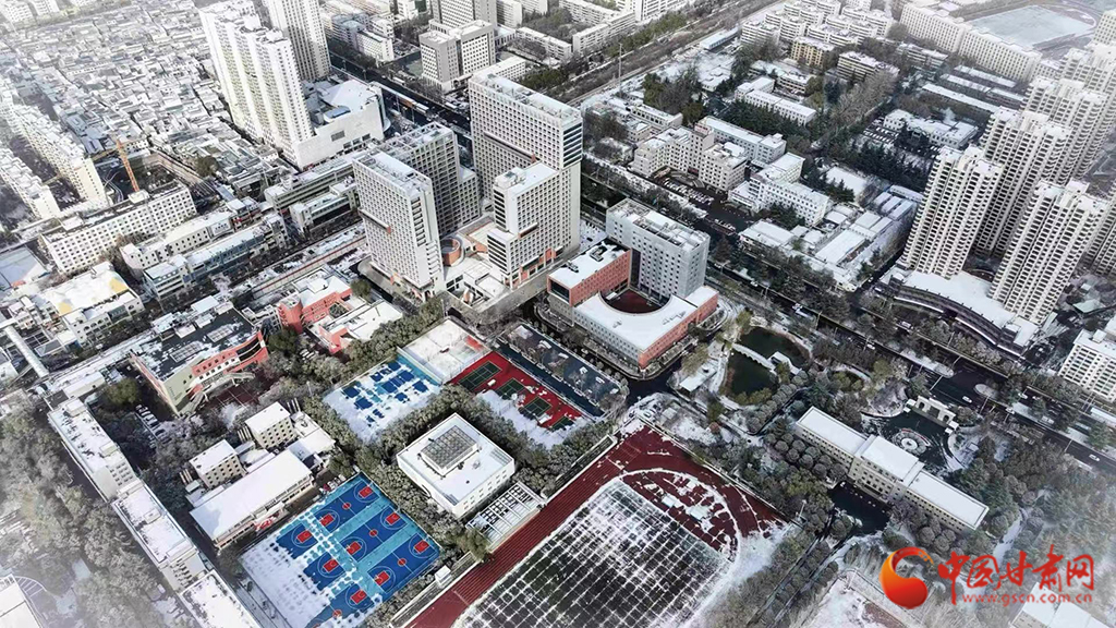 在甘肅，遇見一場高校的初雪